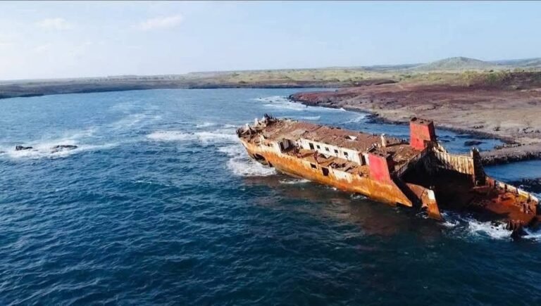 Música de Cabo Verde: A alma da Morna e Coladeira expressa na cultura local.