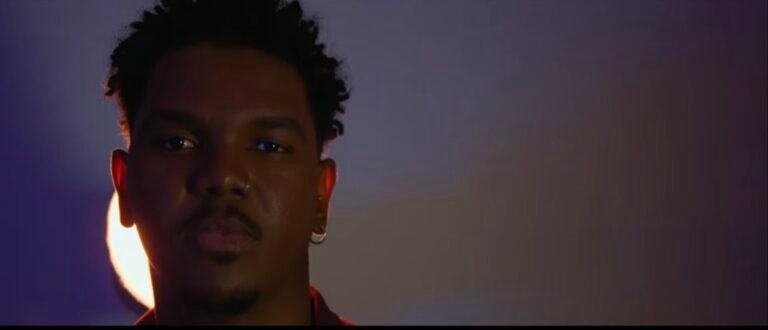 Paisagem natural das montanhas e vales verdejantes das ilhas de Cabo Verde.