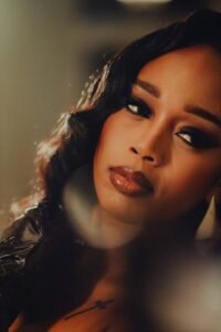 O outro lado de Yasmine: A revelação que une o Líbano ao coração de Cabo Verde