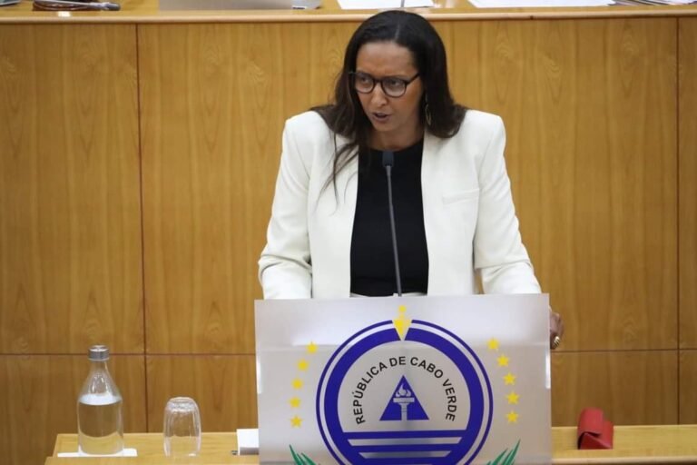 Janira Hopffer Almada