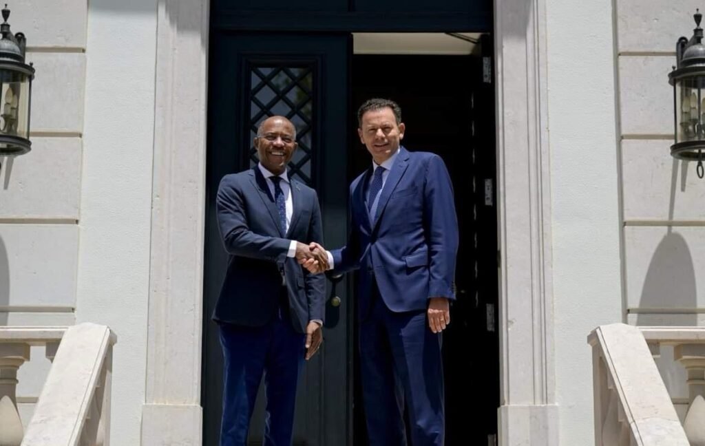 Primeiro-ministro Francisco Carvalho em visita oficial.