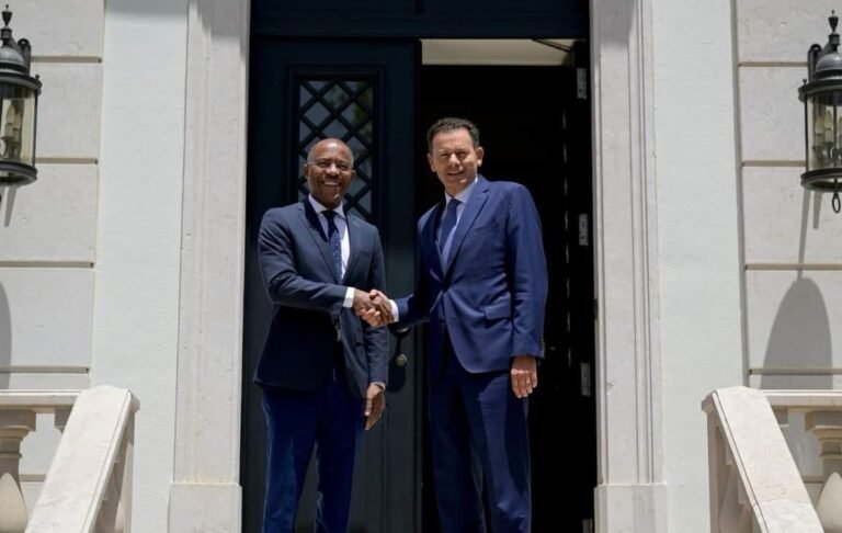 Primeiro-ministro Francisco Carvalho em visita oficial.
