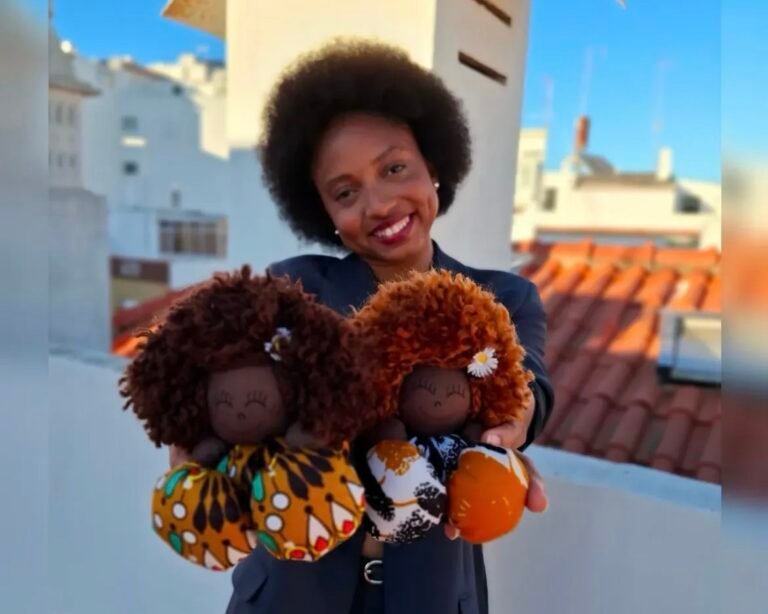 Fios de Memória e Corpos de Pano: Luana e Edmara, a Dupla que Reinventa a Crioulidade e a Africanidade na Diáspora